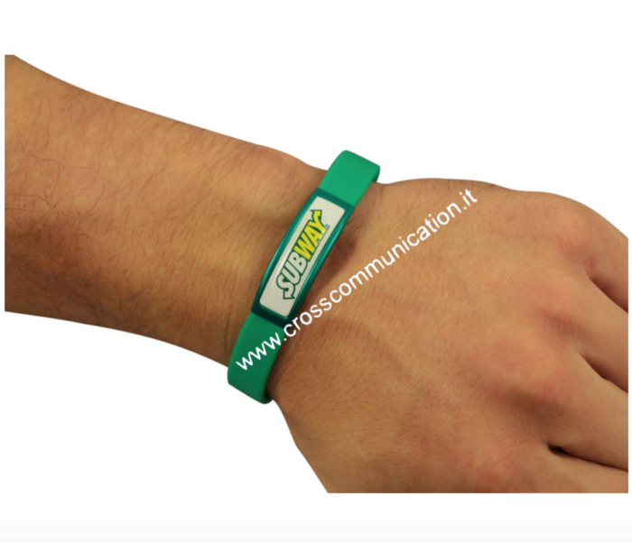 BRACCIALETTO IN SILICONE CON TARGHETTA IN ALLUMINIO PERSONALIZZABILE