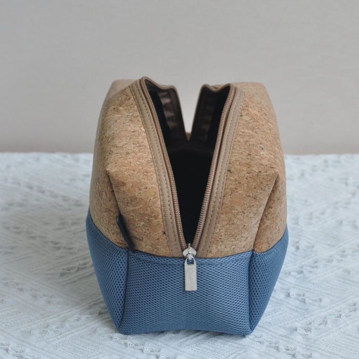 BEAUTY CASE IN SUGHERO E MESH - immagine 5