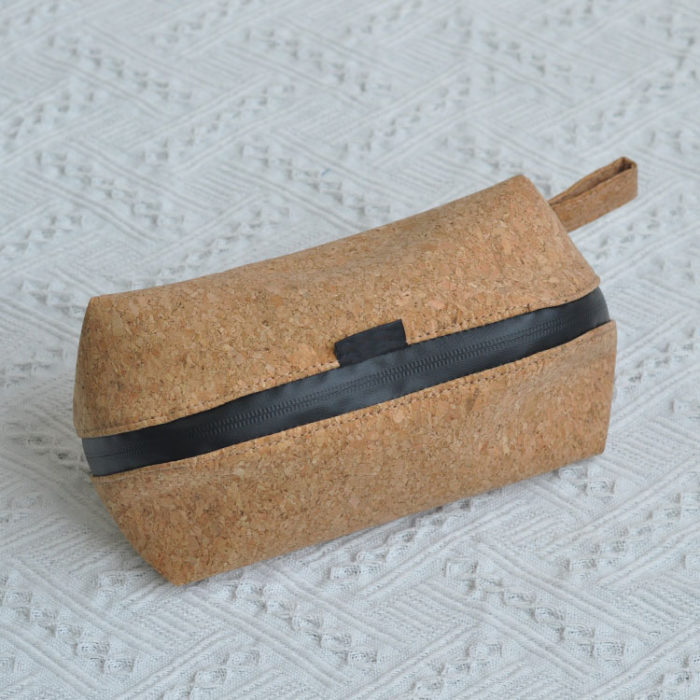 BEAUTY CASE IN SUGHERO E MESH - immagine 4